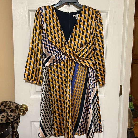 Very cute dress can be worn for any occasion size medium - Picture 3 of 3